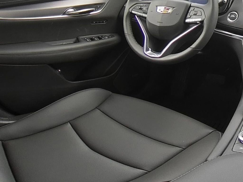 New 2025 Cadillac XT6 Luxury w/ LPO, Floor Liner Package AWD/4WD image 12