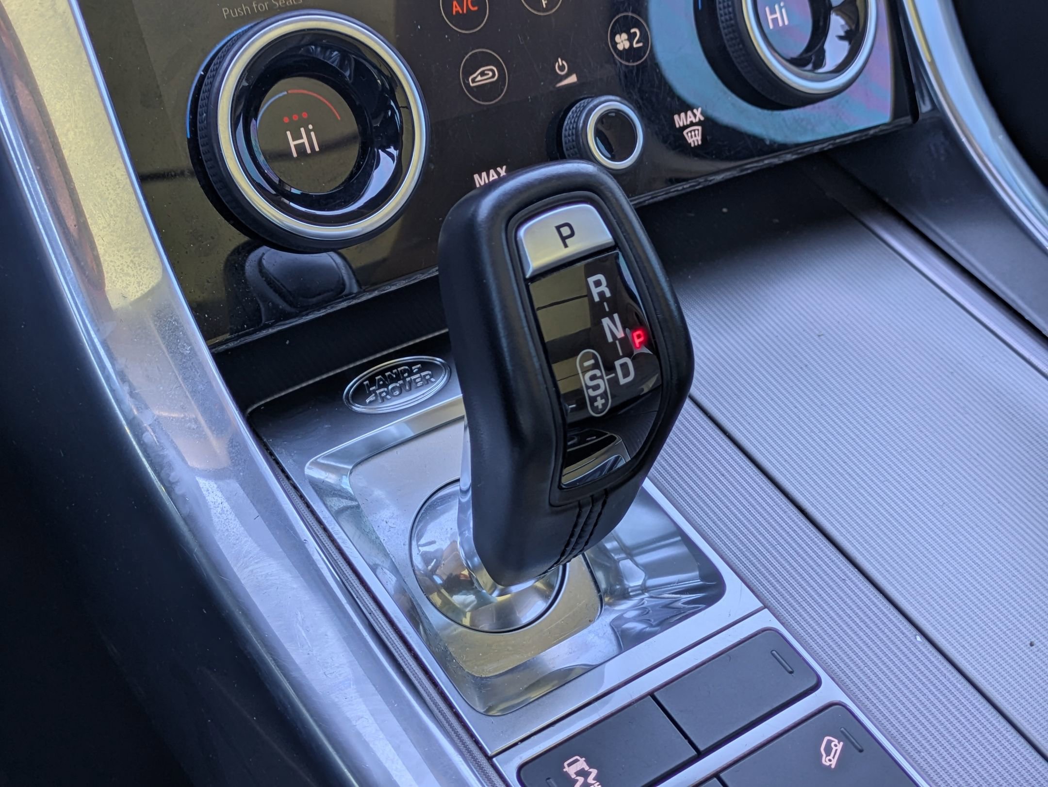 Used 2020 Land Rover Range Rover Sport HSE image 16