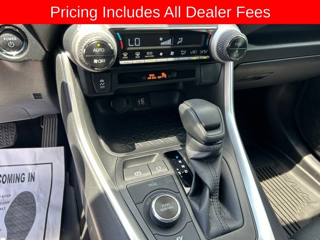 Used 2025 Toyota RAV4 XLE AWD/4WD image 10