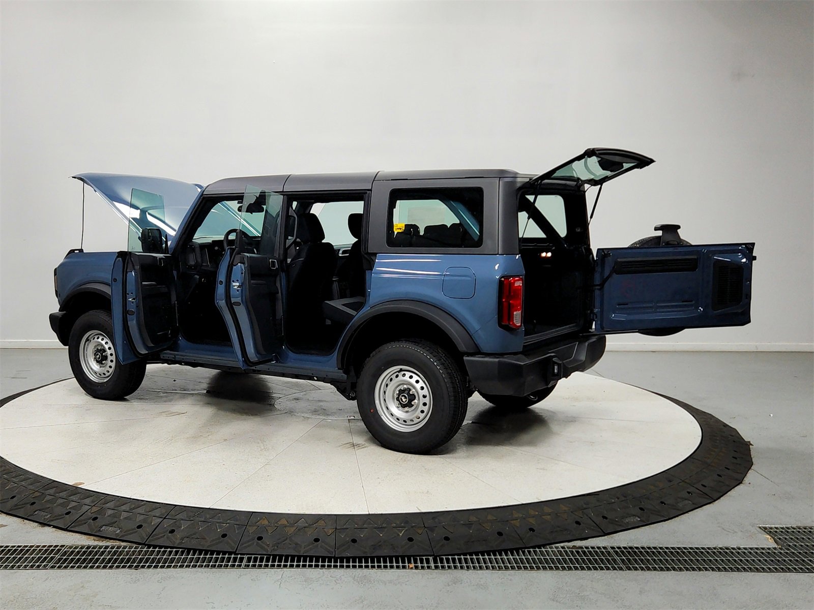New 2025 Ford Bronco 4-Door image 13