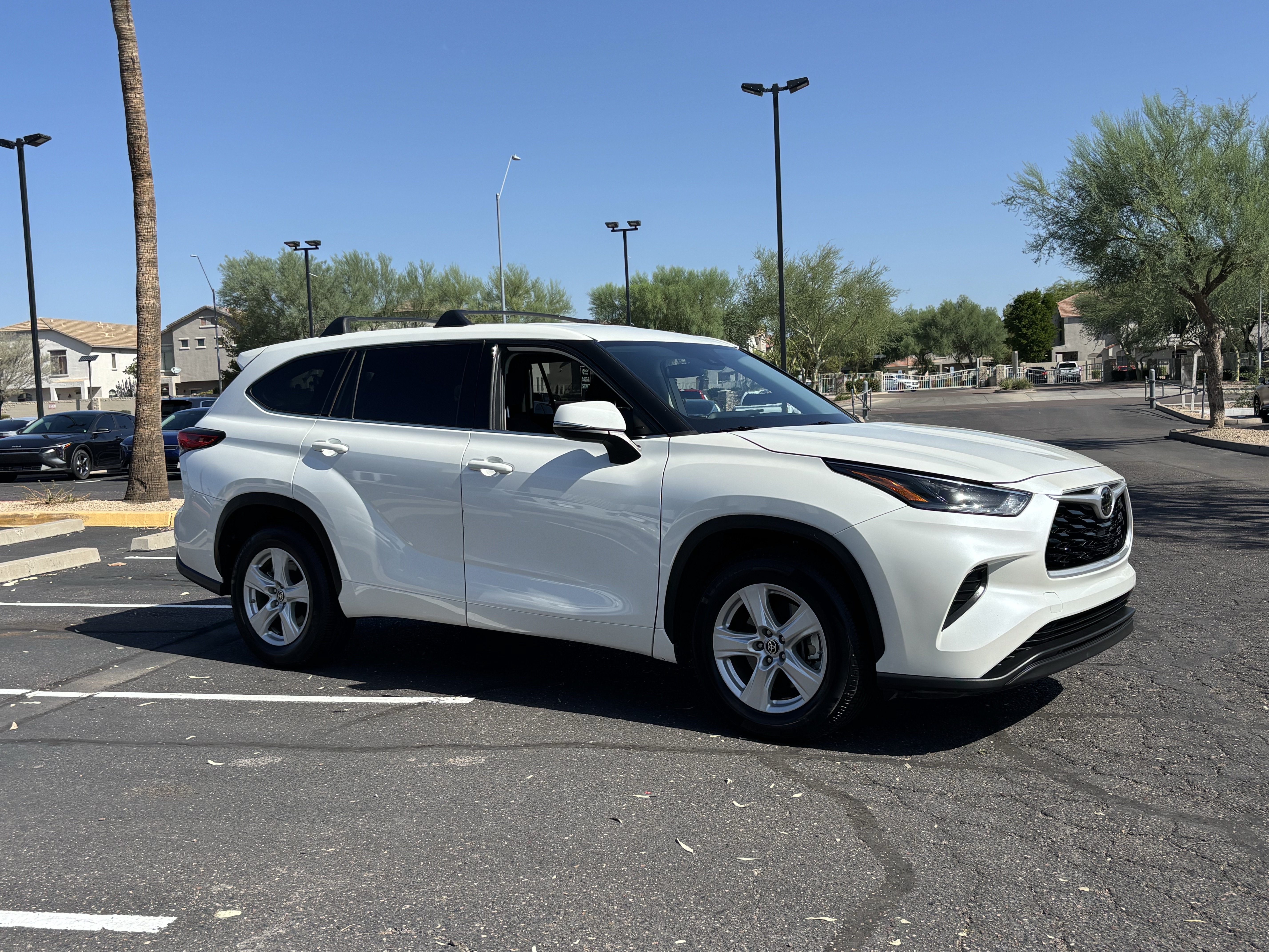 Used 2021 Toyota Highlander L FWD image 31