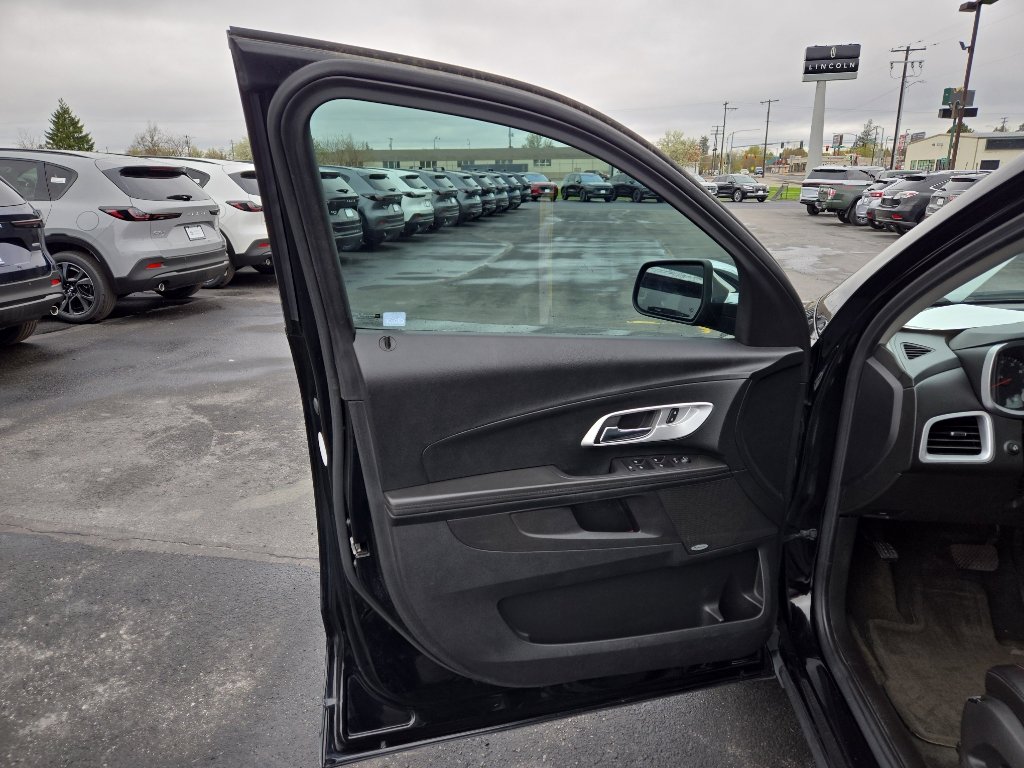 Used 2017 Chevrolet Equinox Premier w/ Enhanced Convenience Package AWD/4WD image 11