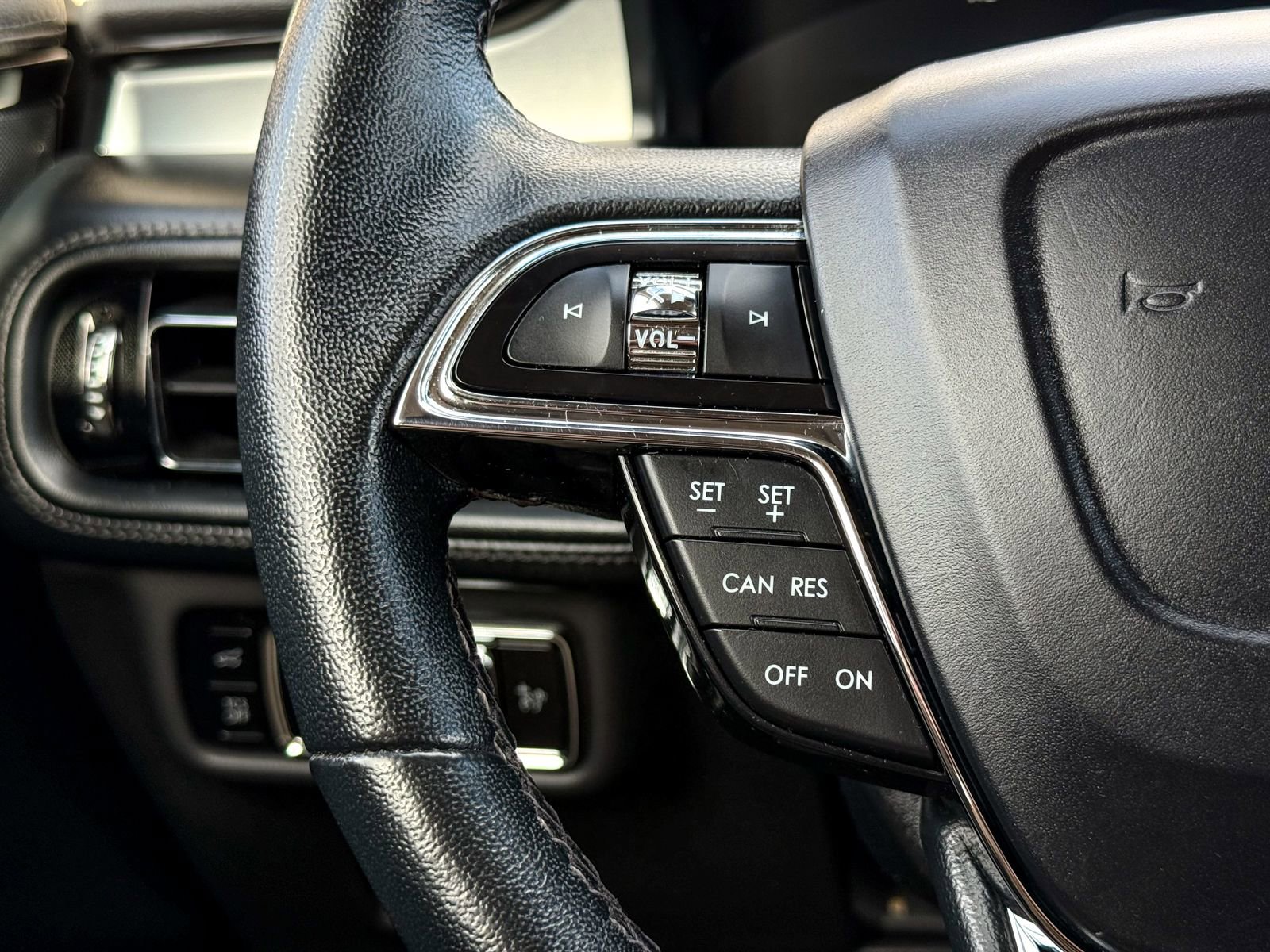 Used 2023 Lincoln Nautilus AWD w/ Premium Package image 37