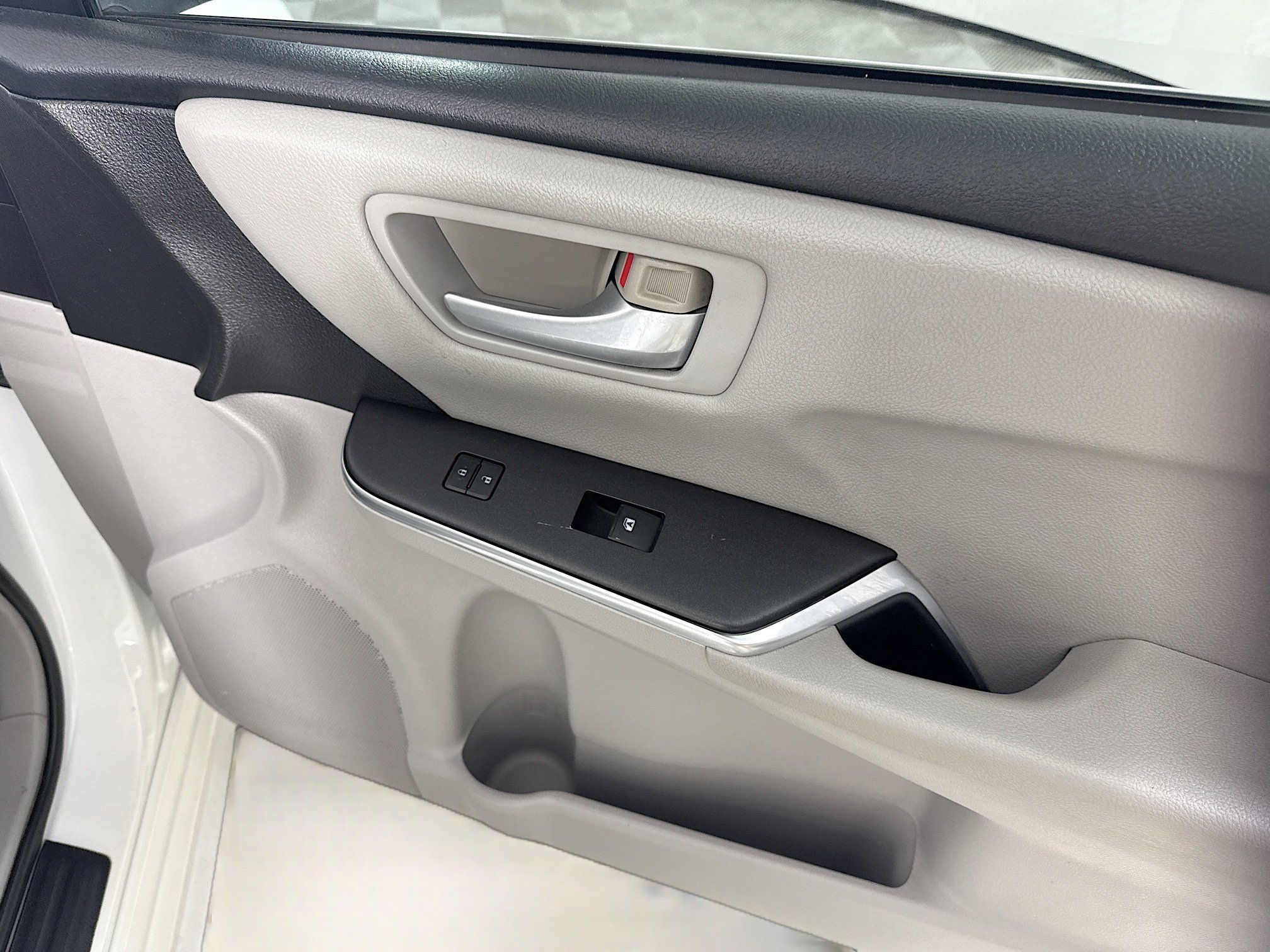 Used 2016 Toyota Camry LE image 31