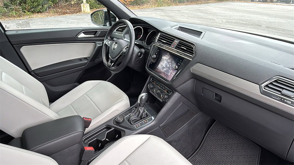 Used 2021 Volkswagen Tiguan SE R-Line image 10