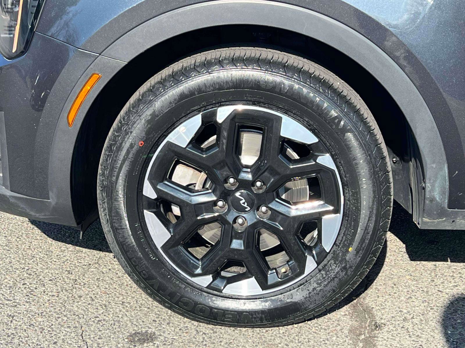 Used 2024 Kia Sorento S image 5