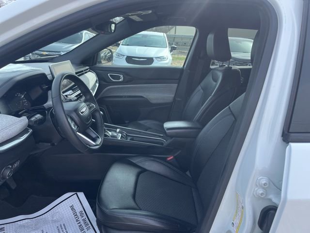 Used 2024 Jeep Compass Latitude image 11