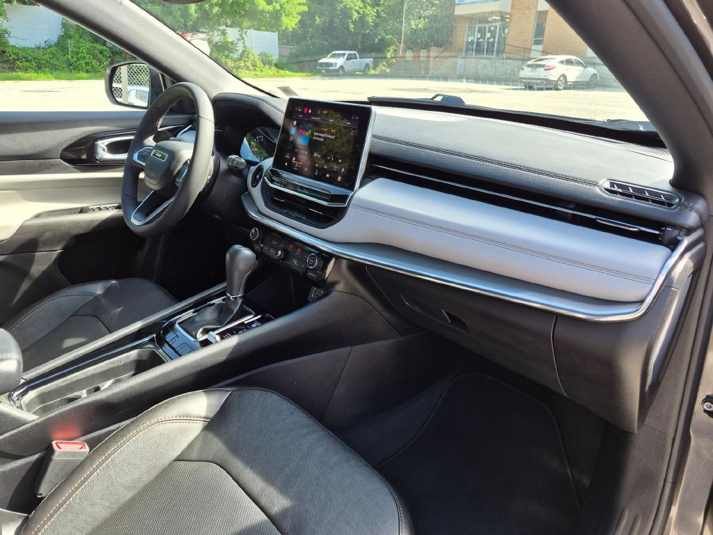 Certified 2023 Jeep Compass Limited AWD/4WD image 23