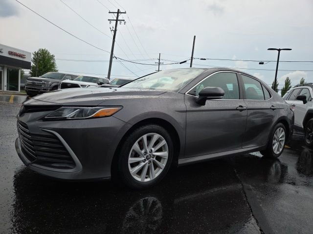 Used 2022 Toyota Camry LE w/ Convenience Package FWD image 3