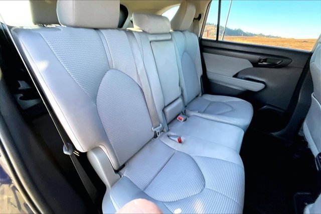 Used 2020 Toyota Highlander LE image 25
