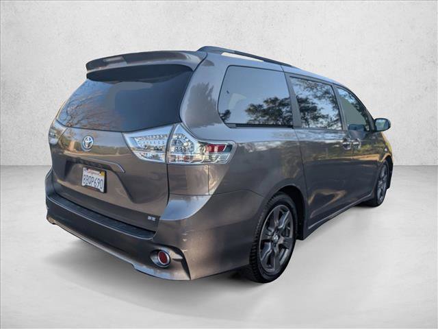 Used 2017 Toyota Sienna SE Premium image 5