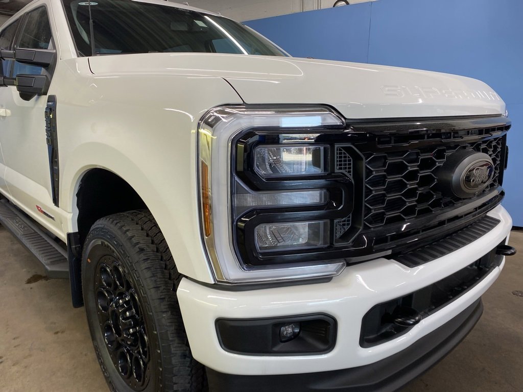 New 2025 Ford F350 Lariat w/ Black Appearance Package image 2