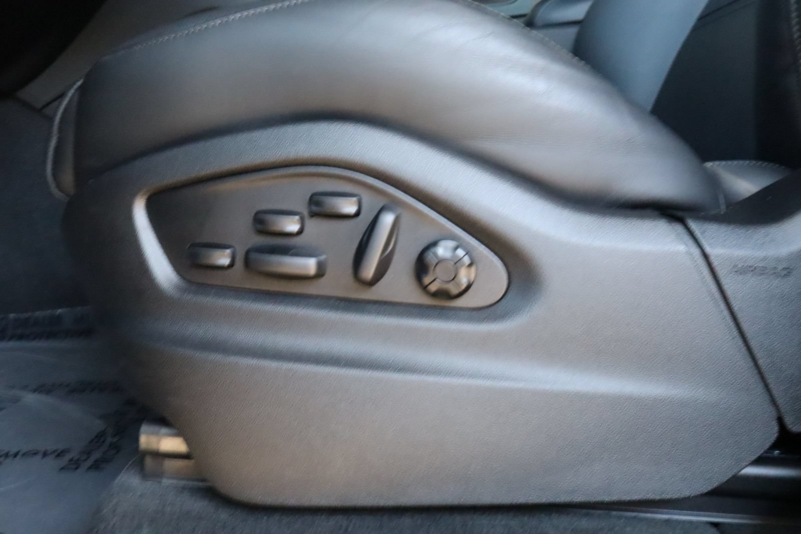 Used 2026 Porsche Cayenne GTS AWD/4WD image 22