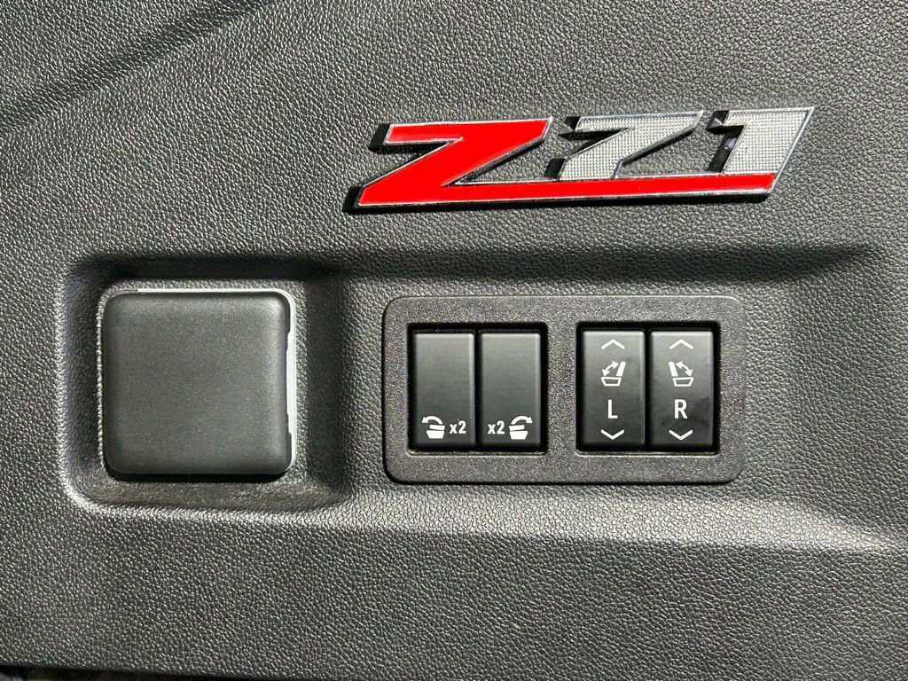 Used 2023 Chevrolet Tahoe Z71 w/ Luxury Package AWD/4WD image 17