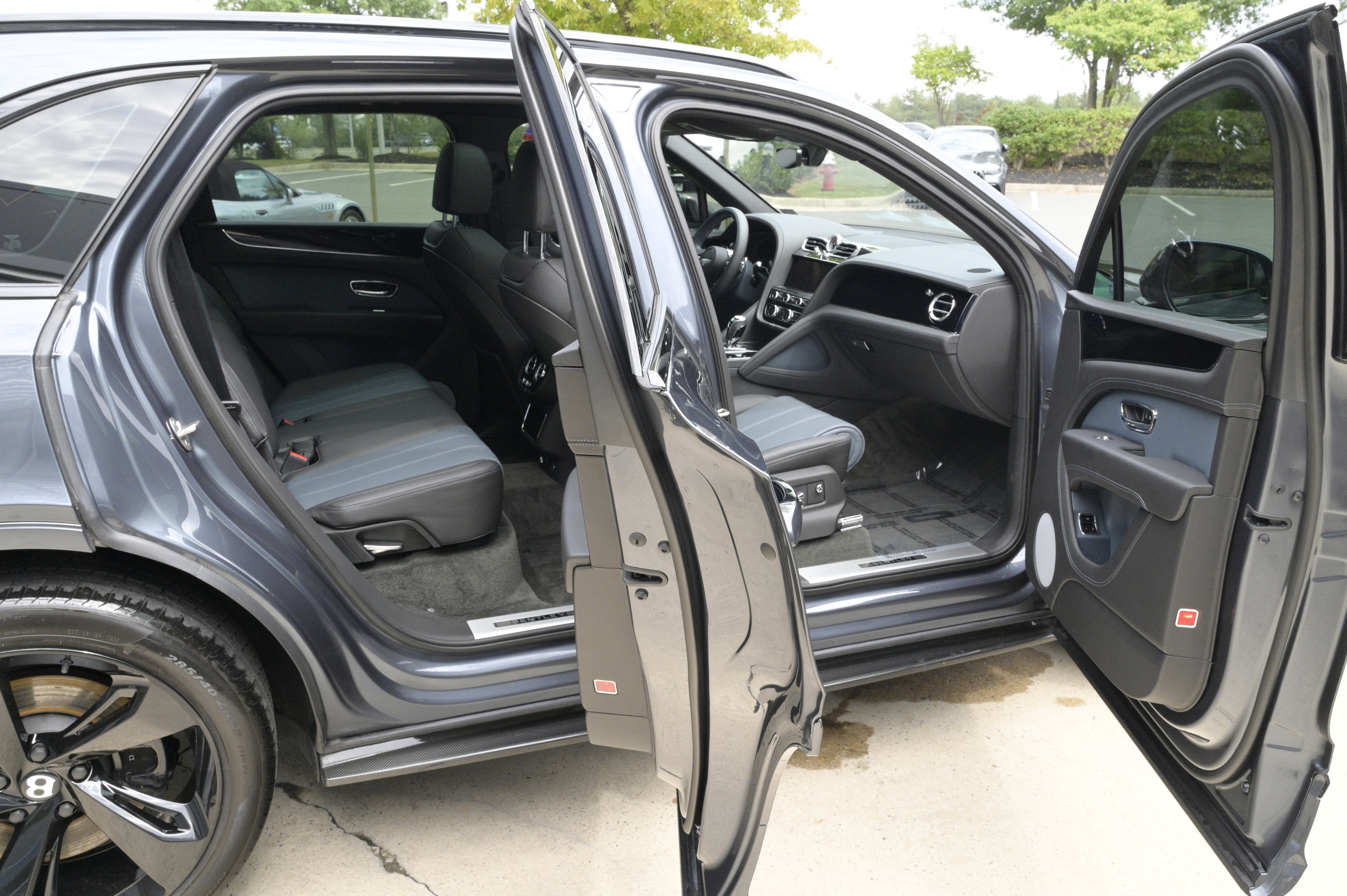 Used 2021 Bentley Bentayga AWD/4WD image 51