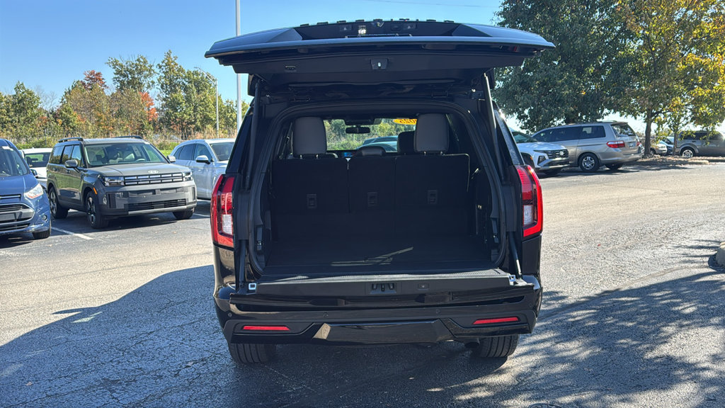 Used 2025 Ford Expedition Platinum w/ Stealth Appearance Package AWD/4WD image 9