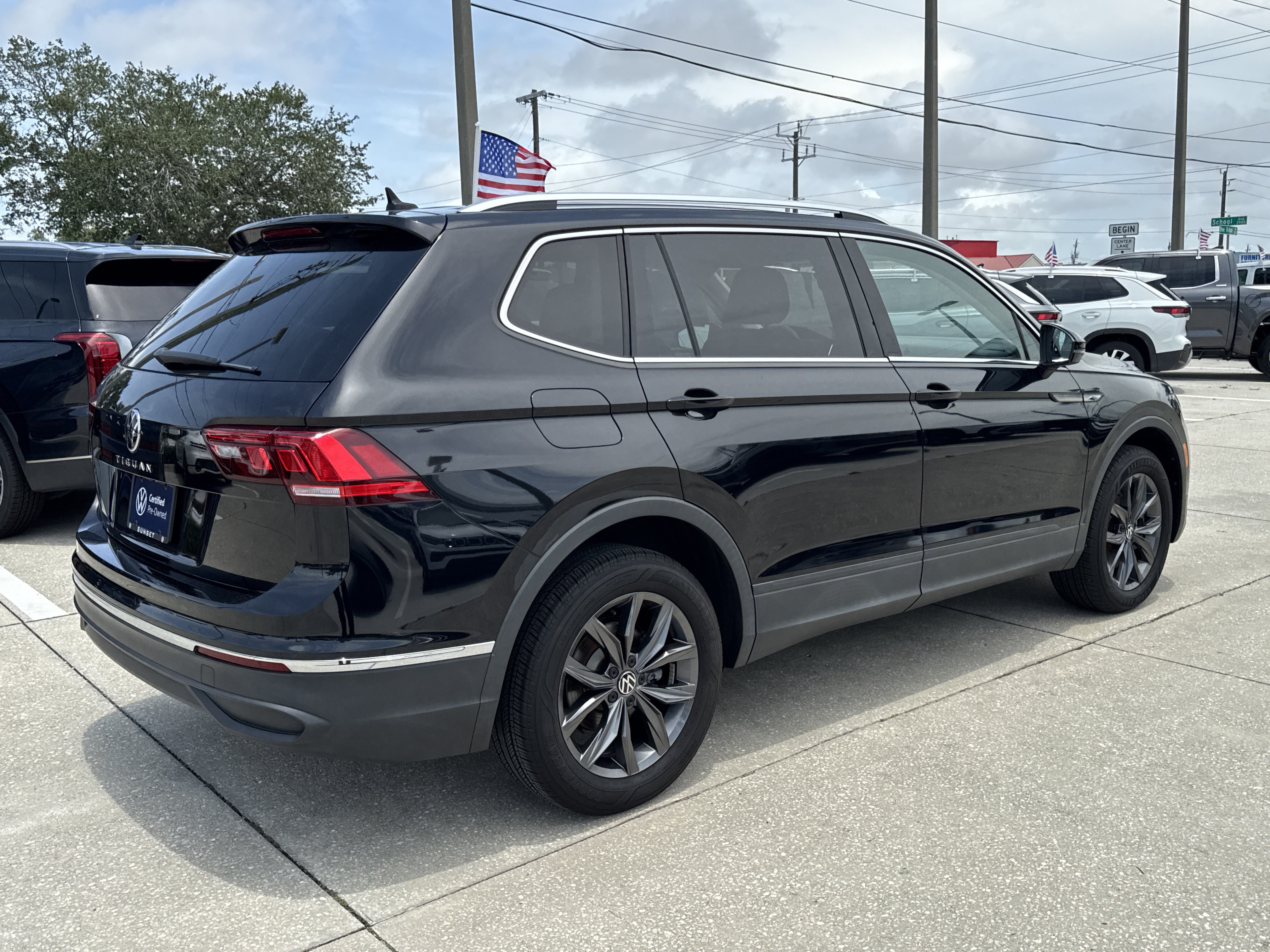 Used 2023 Volkswagen Tiguan SE FWD image 4