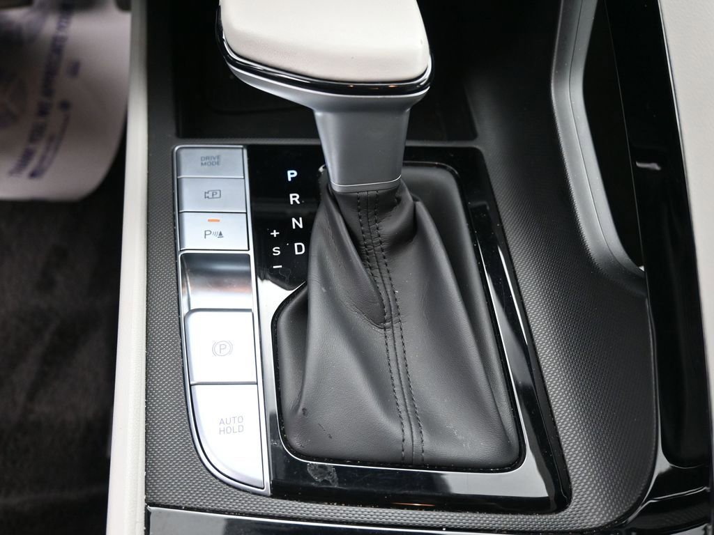 Used 2024 Hyundai Elantra Limited image 15