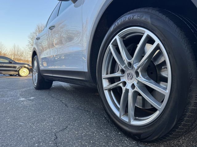 Used 2023 Porsche Cayenne image 9