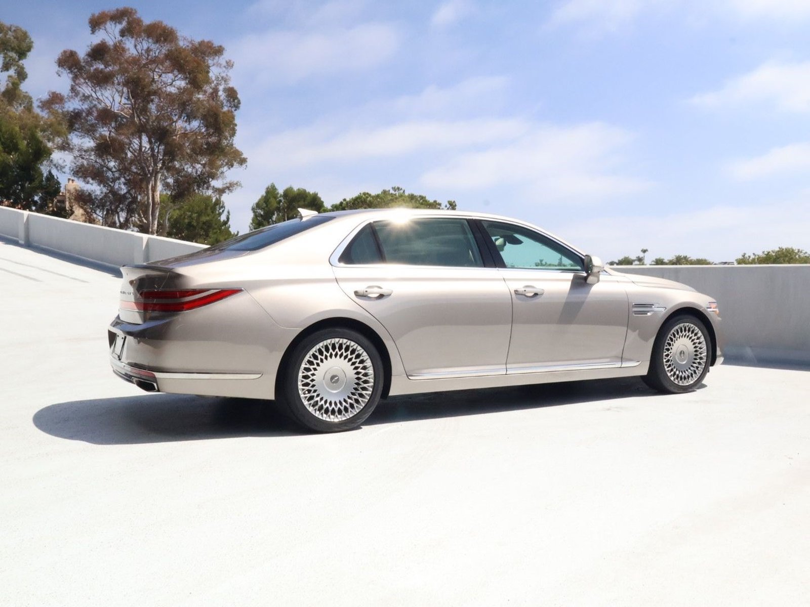 Used 2021 Genesis G90 3.3T Premium RWD image 8