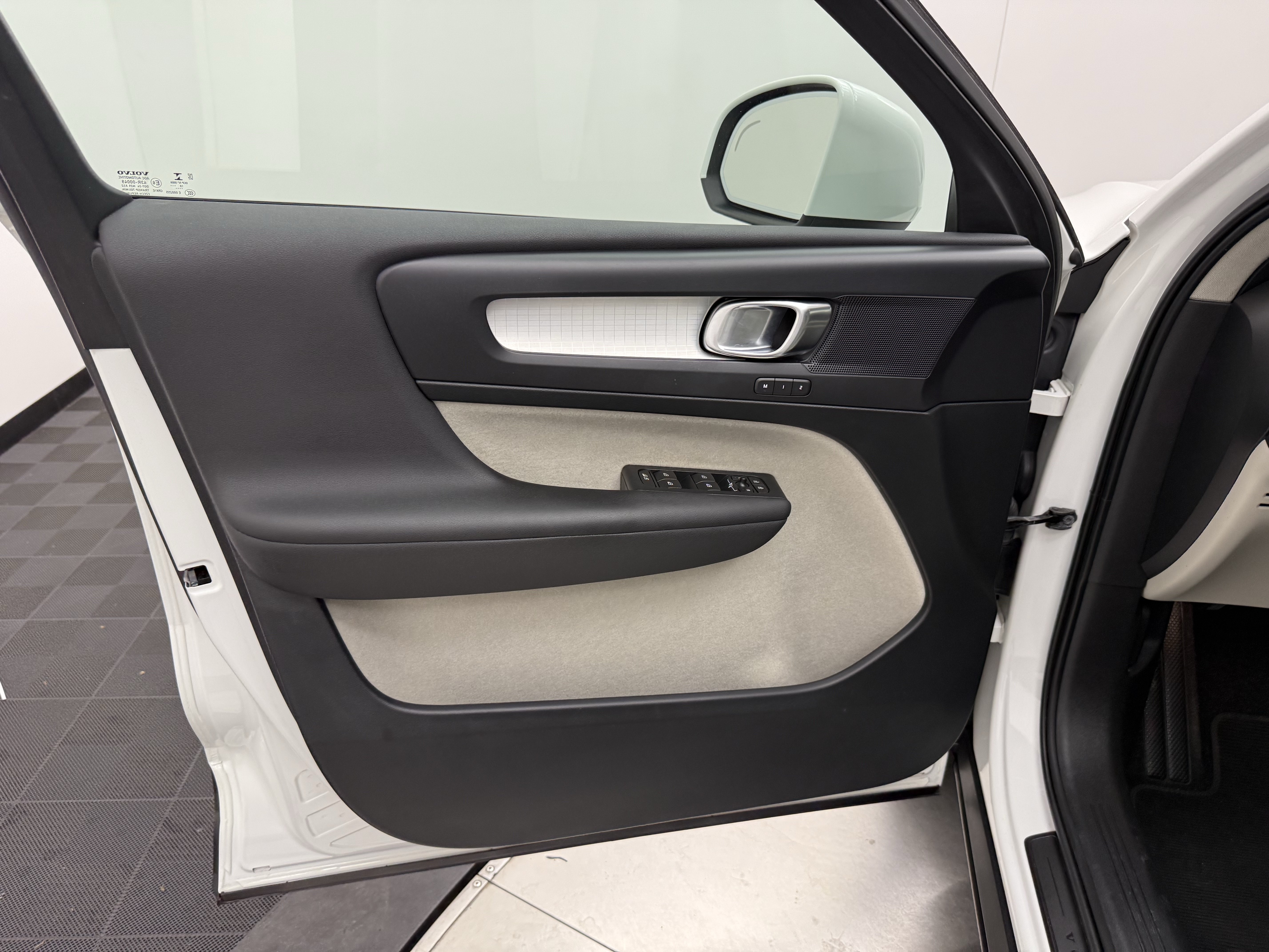 Used 2020 Volvo XC40 T5 Momentum AWD/4WD image 10