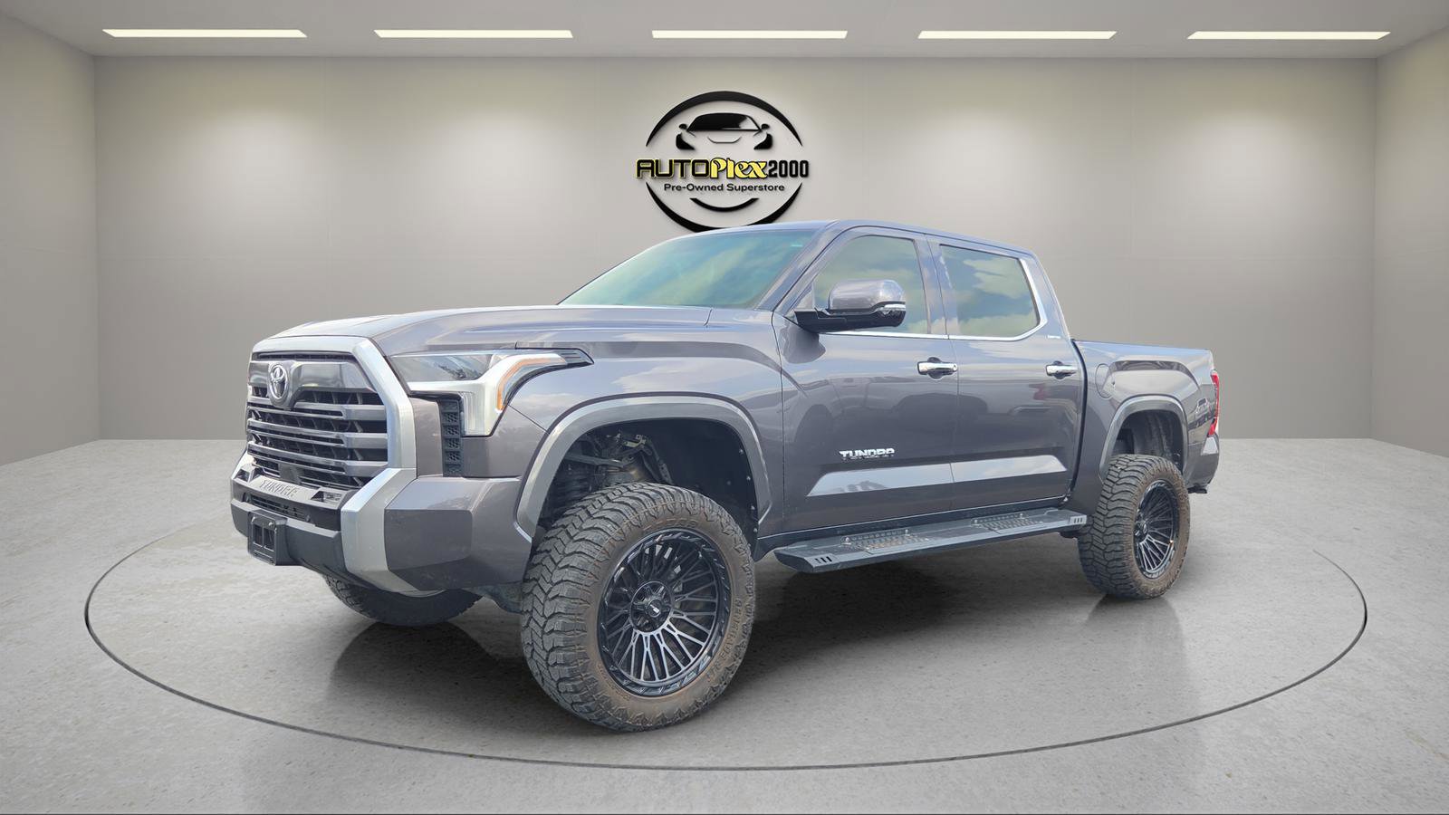 Used 2022 Toyota Tundra Limited w/ Power Package AWD/4WD image 3