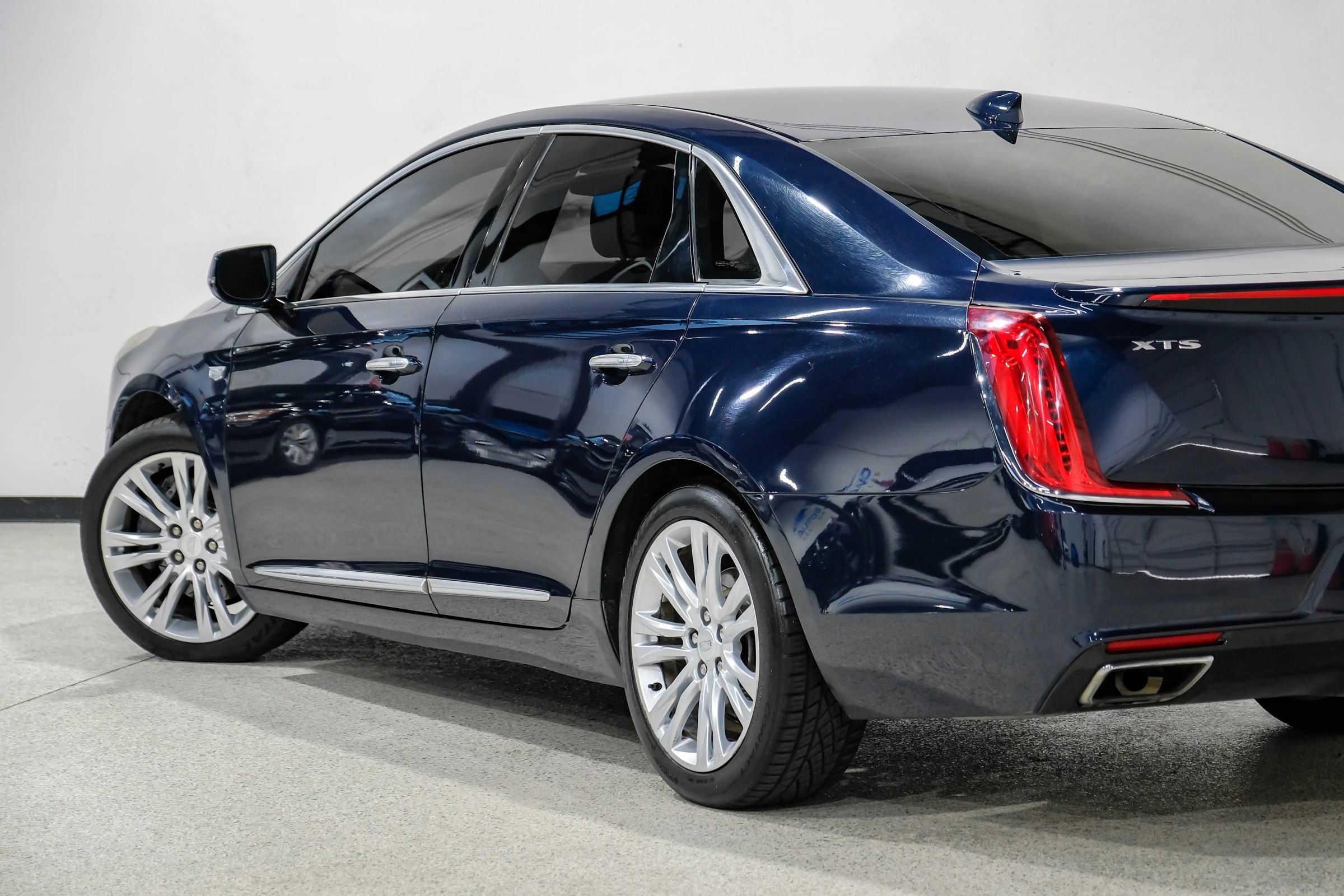 Used 2019 Cadillac XTS Luxury image 12