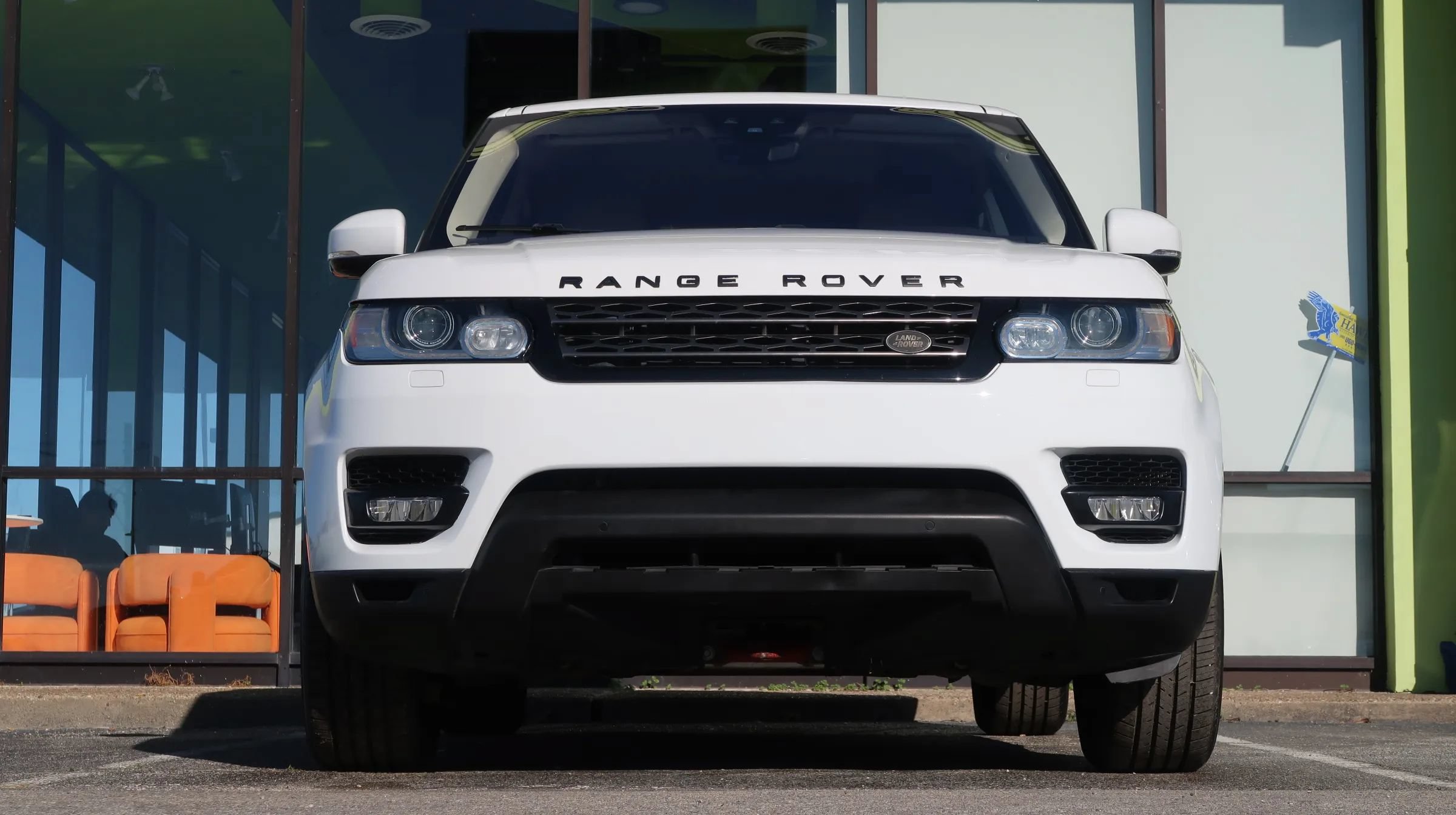 Used 2017 Land Rover Range Rover Sport SE AWD/4WD image 3