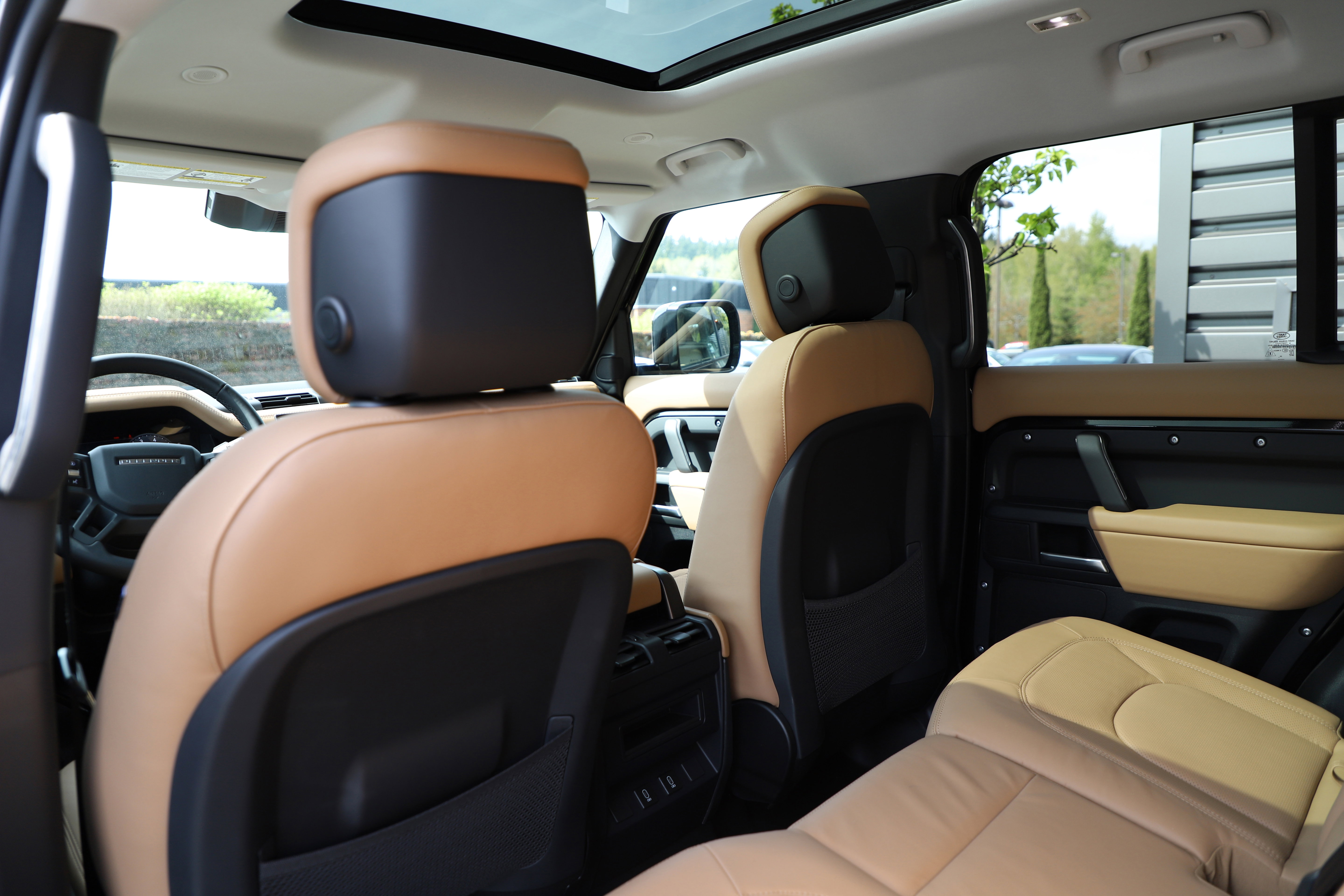 New 2026 Land Rover Defender 110 X-Dynamic SE image 13