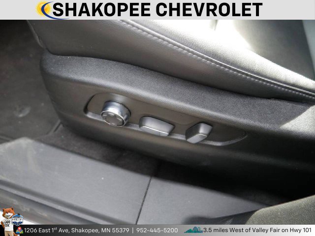 Used 2024 Cadillac XT4 Premium Luxury image 16