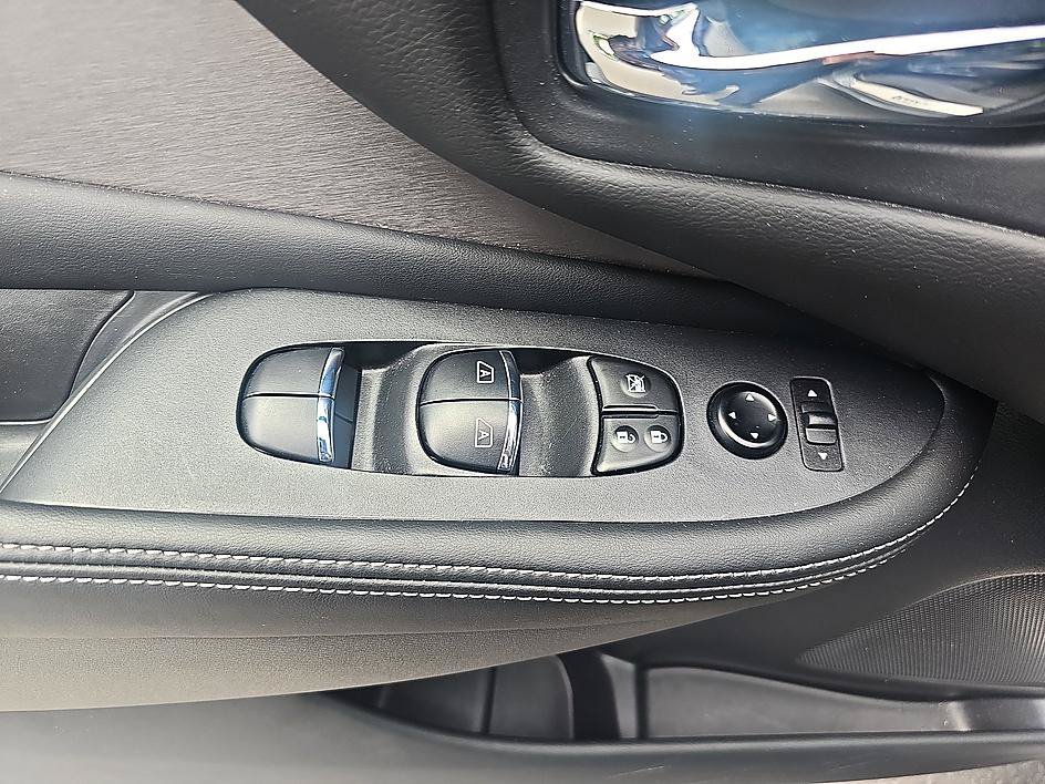 Used 2024 Nissan Murano SL AWD/4WD image 12