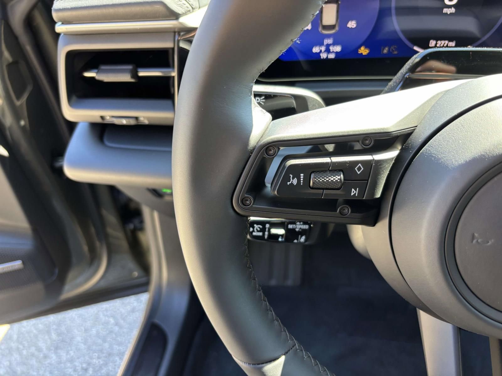 New 2026 Porsche Macan 4 Electric image 28