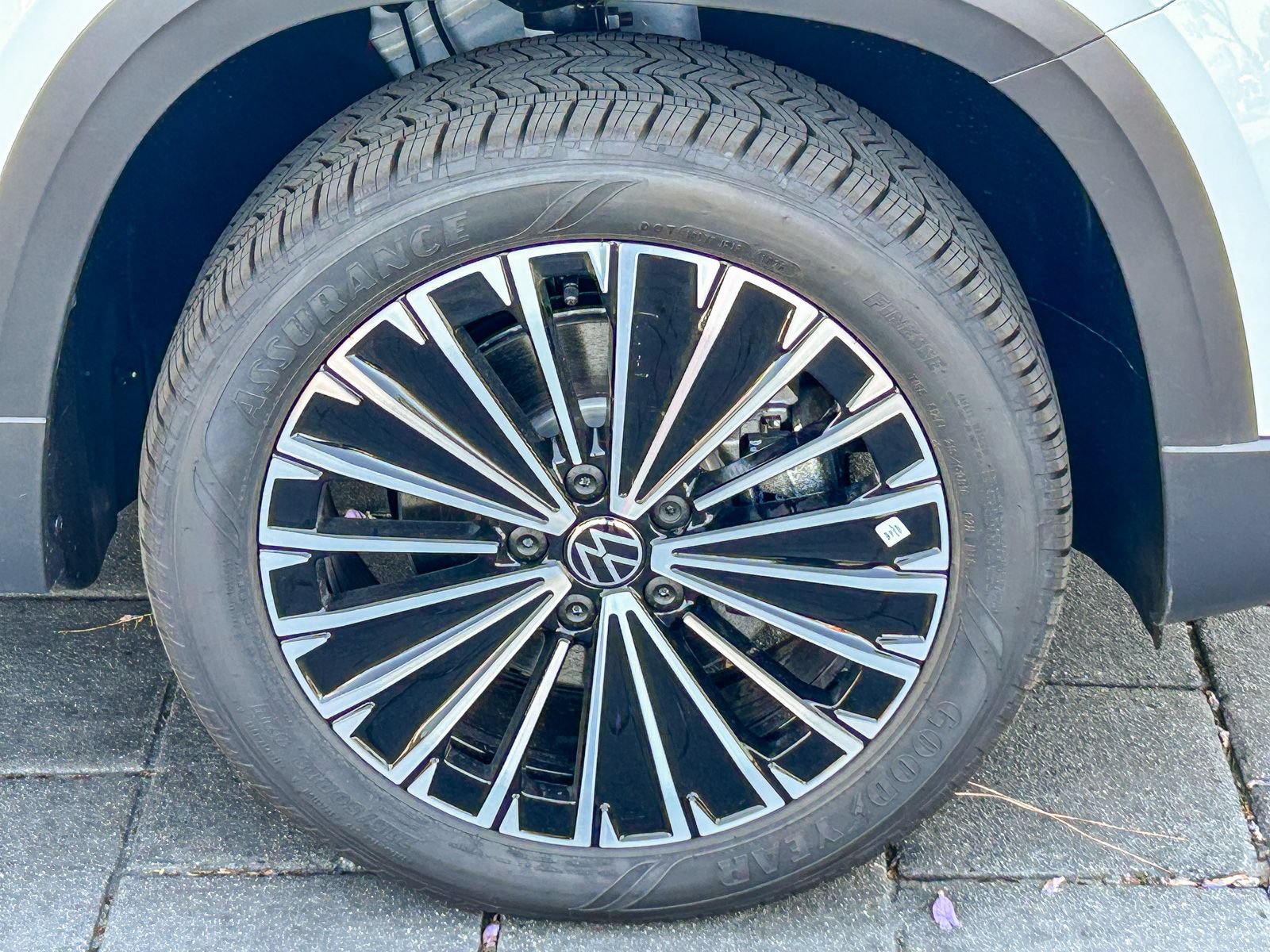 New 2026 Volkswagen Taos SE FWD image 12