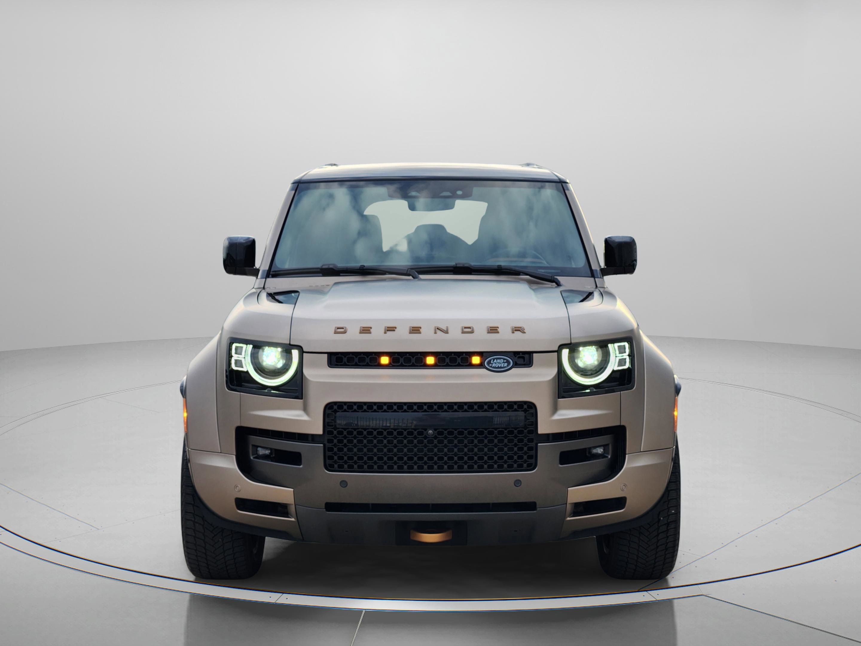 Used 2025 Land Rover Defender 110 image 6