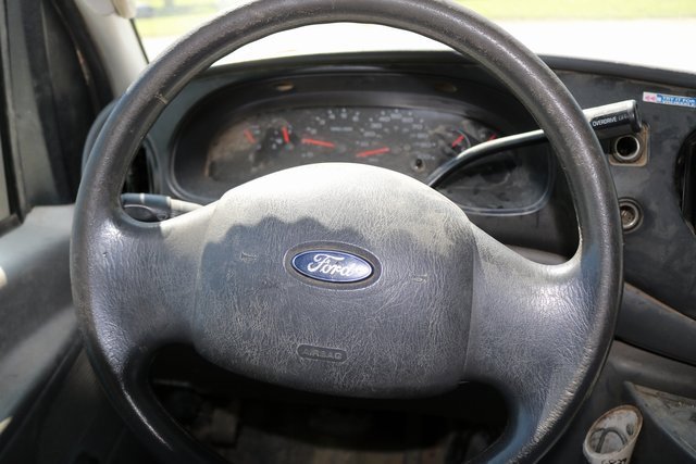 Used 2004 Ford E-350 and Econoline 350 Super Duty image 26