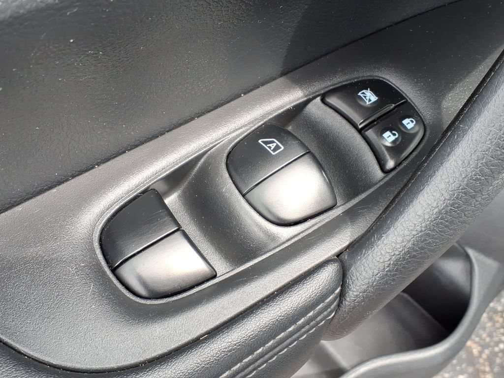 Used 2019 Nissan Rogue S AWD/4WD image 14