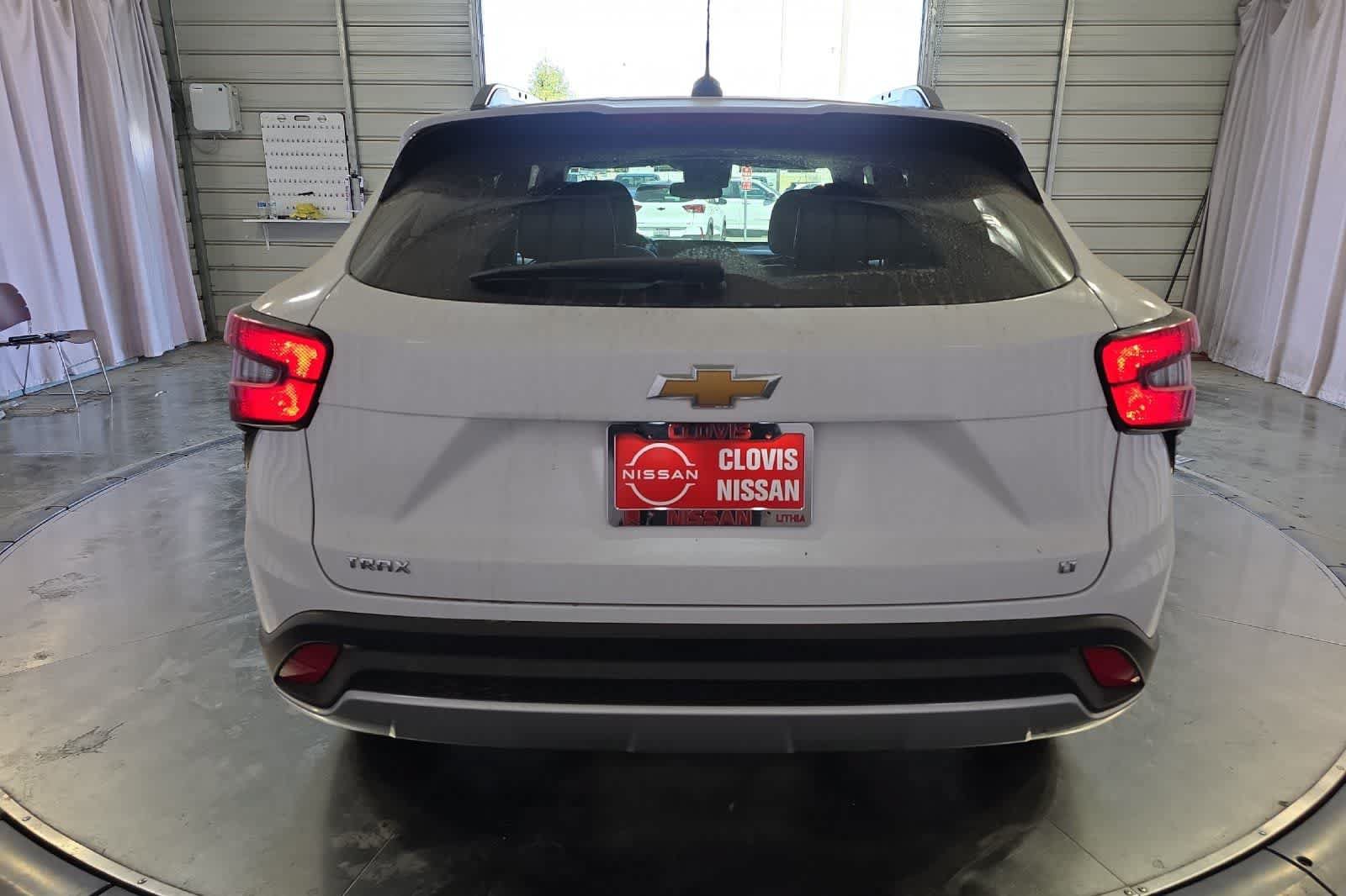 Used 2025 Chevrolet Trax LT FWD image 8