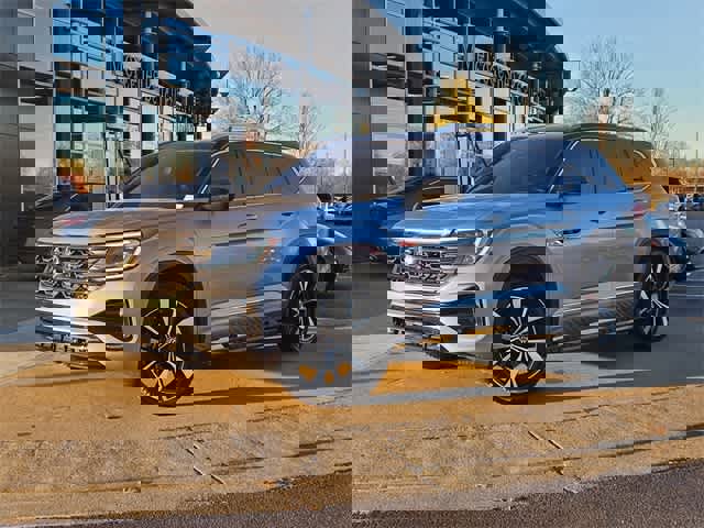 Used 2024 Volkswagen Atlas SEL Premium R-Line image 1