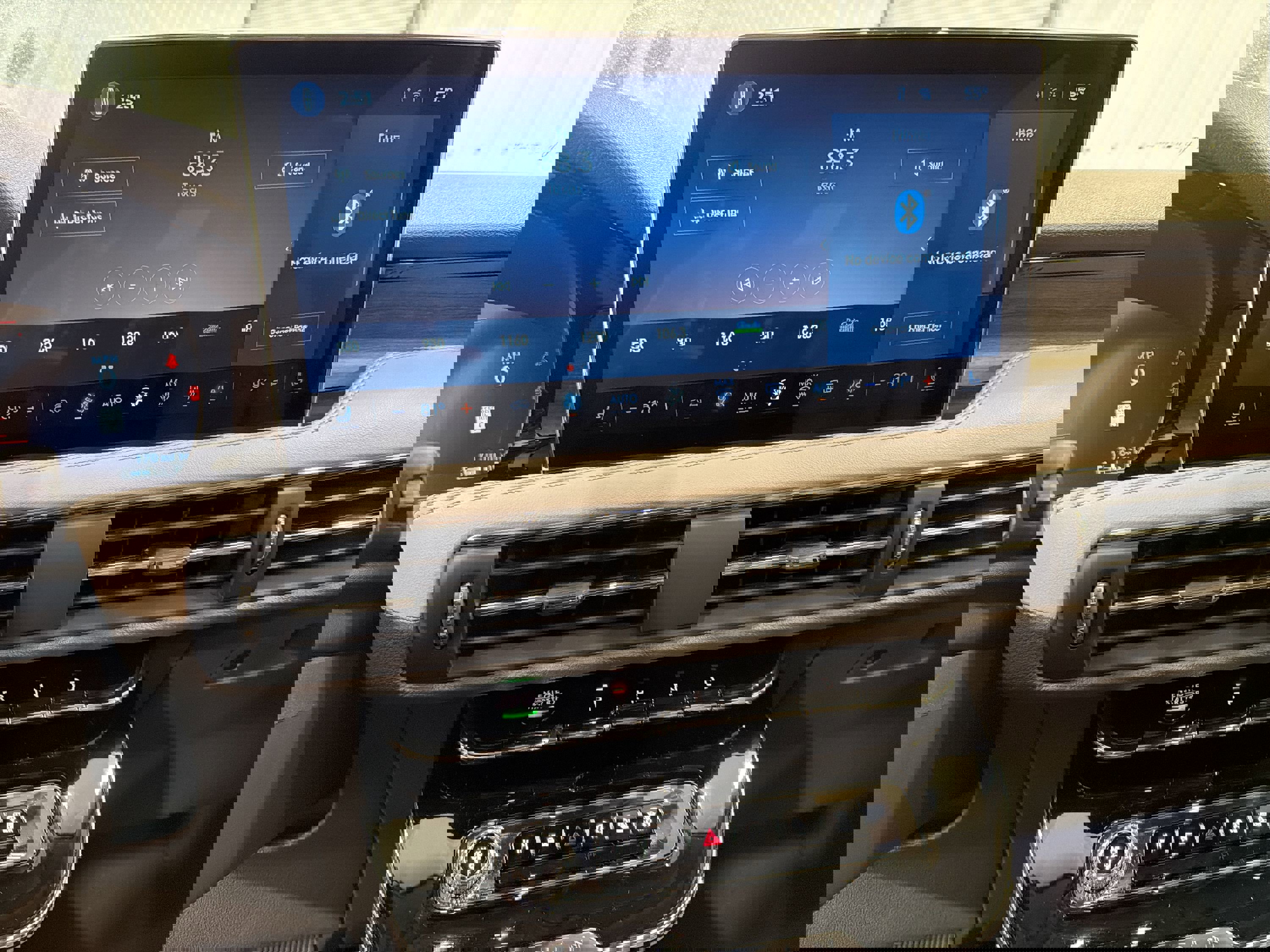 Used 2024 Lincoln Corsair Reserve image 17