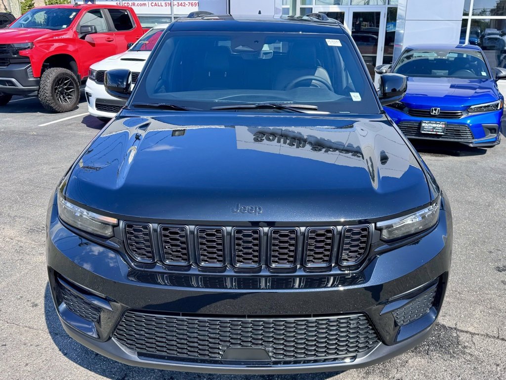 New 2025 Jeep Grand Cherokee Limited w/ Black Appearance Package image 2