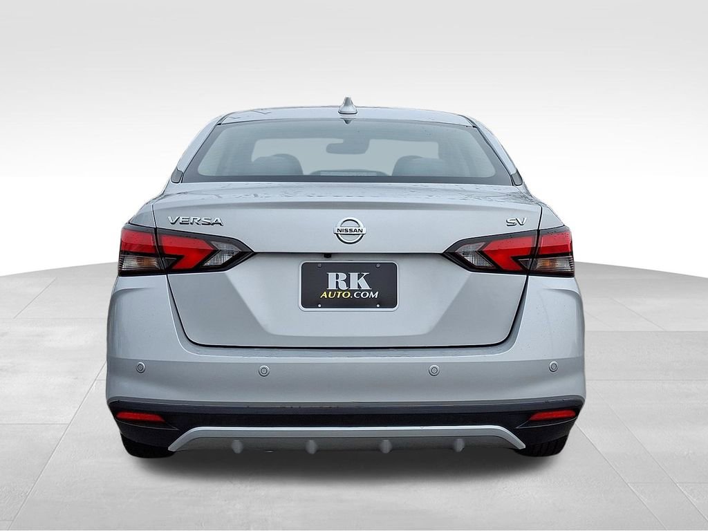 Used 2021 Nissan Versa SV image 5