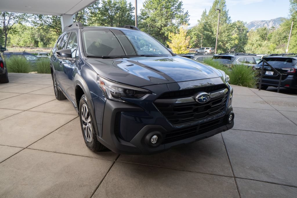 Certified 2025 Subaru Outback Premium AWD/4WD image 2