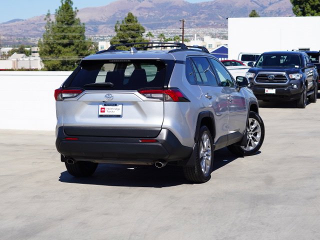 Used 2021 Toyota RAV4 XLE Premium w/ Carpet Mat Package (TMS) FWD image 8