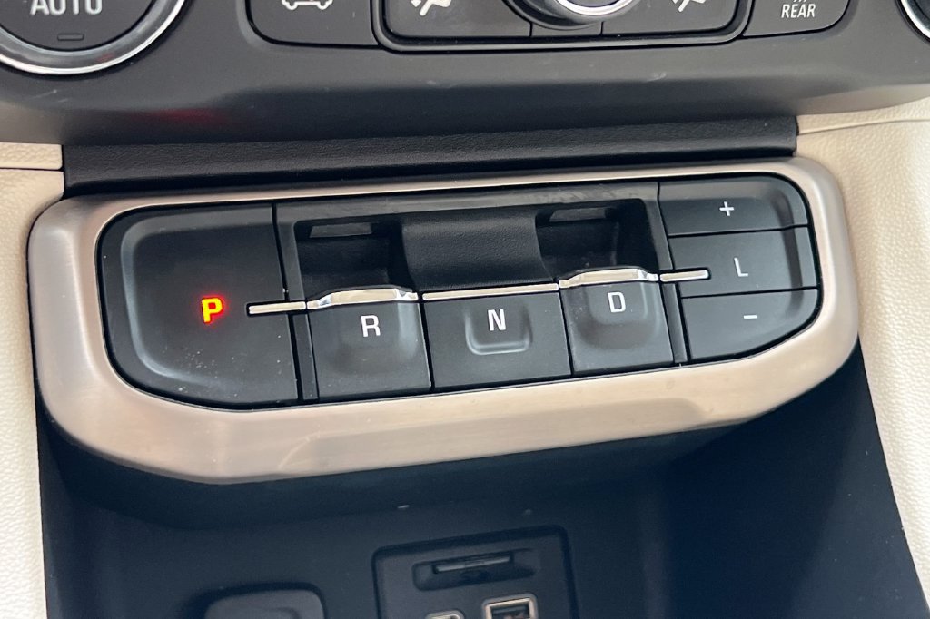 Used 2021 GMC Acadia Denali w/ Denali Technology Package FWD image 26