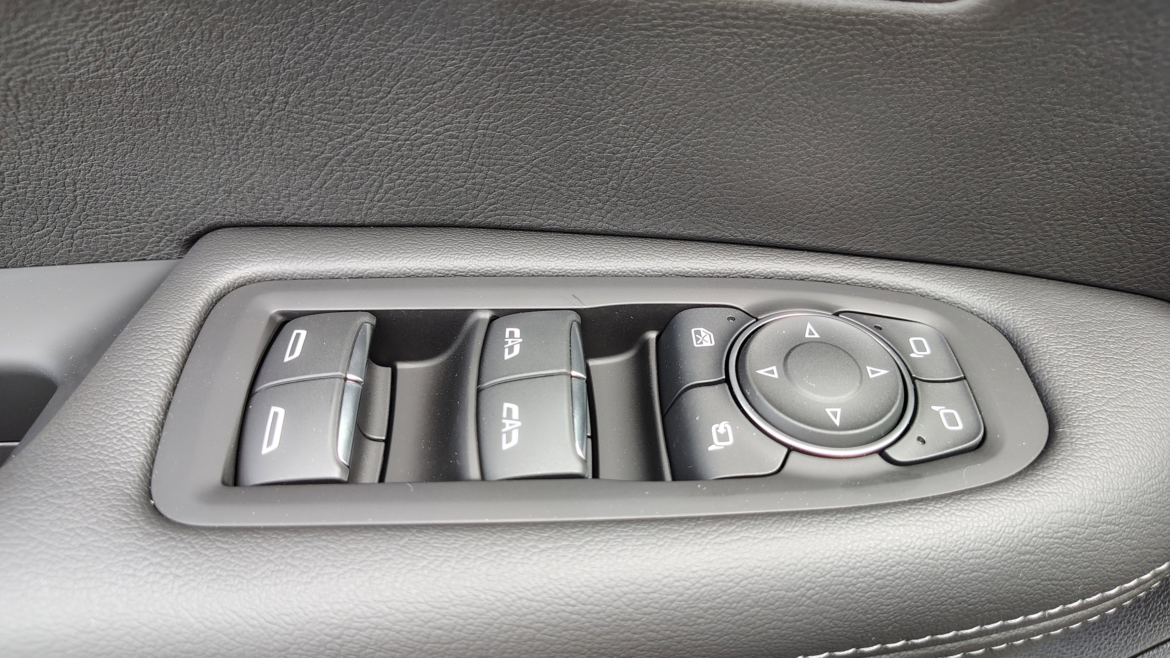 New 2025 Cadillac XT6 Luxury image 13