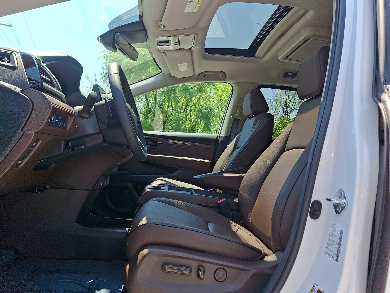 Certified 2025 Honda Odyssey Touring image 14