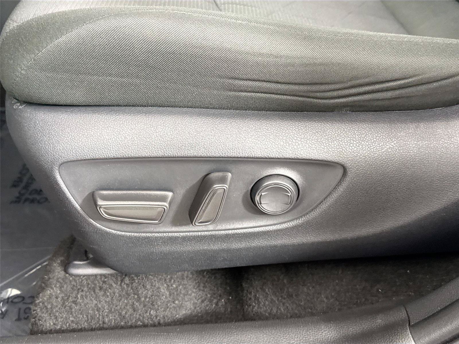 Certified 2025 Toyota RAV4 XLE FWD image 29