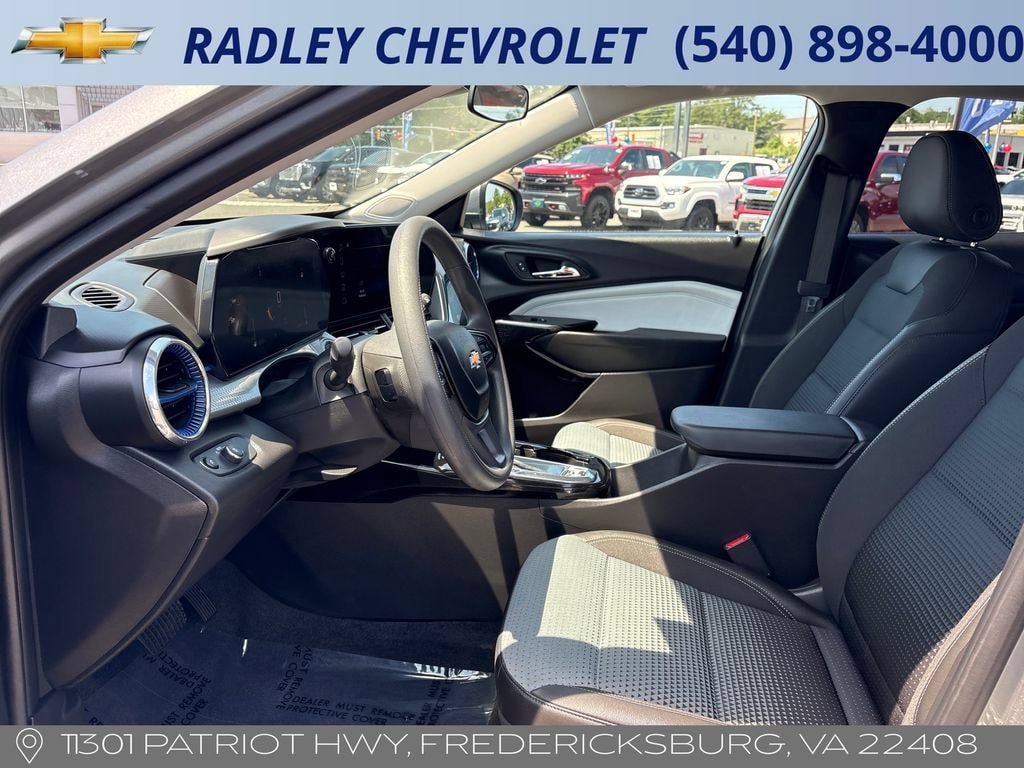 Certified 2026 Chevrolet Trax LT FWD image 3