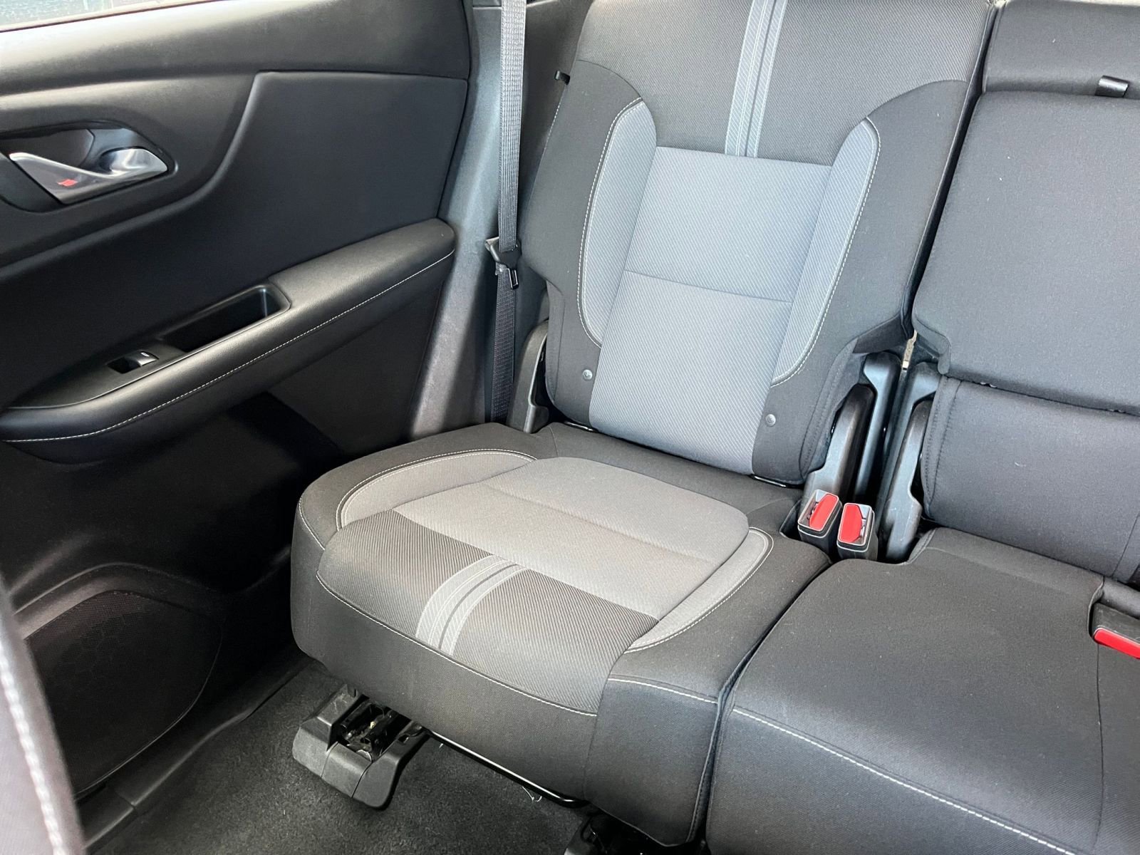 Used 2025 Chevrolet Blazer LT image 40