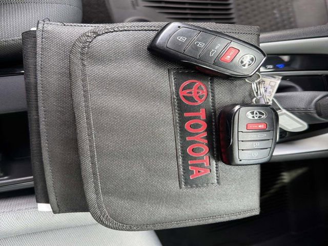 Certified 2024 Toyota Corolla SE image 30